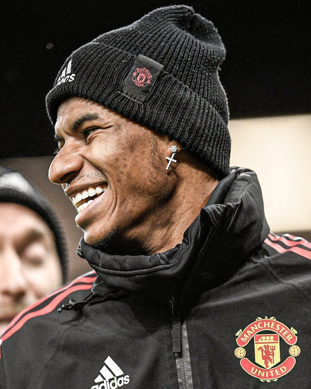 lol台服官网地址-包含赛地聚焦——西甲冲刺阶段热度飙升，曼联遗憾出局，压力陡增，轮换策略成焦点的词条